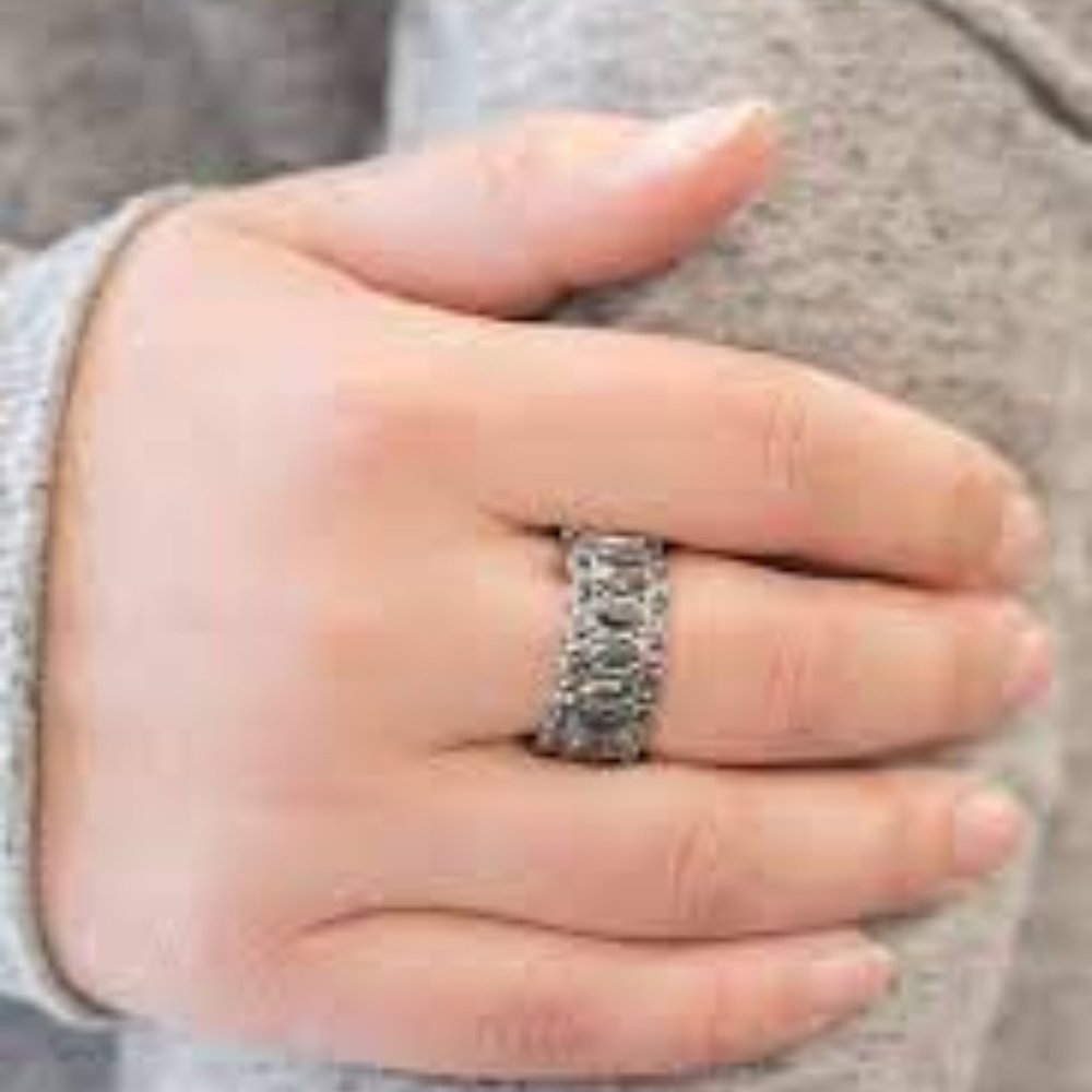 Paparazzi Ring ~ Radical Riches - Silver